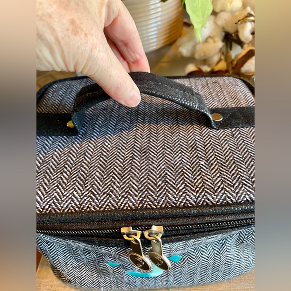 🌸Initials, Inc Train Case (J) 🌸 NWOT - Picture 3 of 11